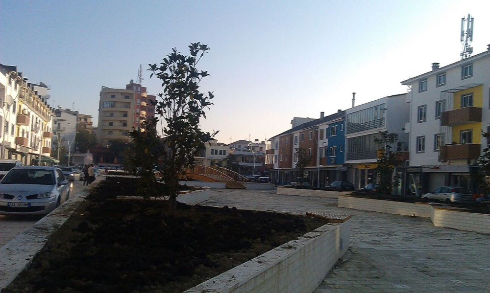 Fotot/ Si po ndryshon qendra e Shijakut