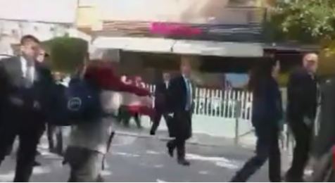 Video/ Momenti kur Edi Rama qëllohet me vezë