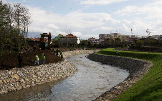 Mbytet një 55-vjeçar në lumin e Tiranës