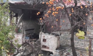 Rrufeja djeg shtëpinë, mbeten pa strehë 12 familjarë në Skrapar