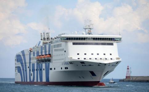 131 pasagjerët e Rhapsody-së ende në det, trageti në pritje të përmirësimit të motit