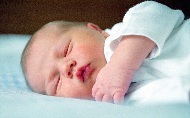 Durrsakja lind djalë, e braktis në maternitet pas 9 orësh