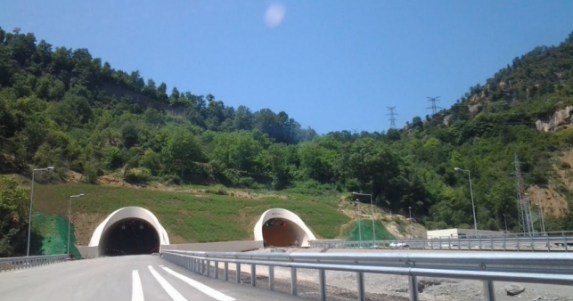 Tuneli i Krrabës me 4 korsi, sipas ambasadorit gjerman, çmenduri shqiptare