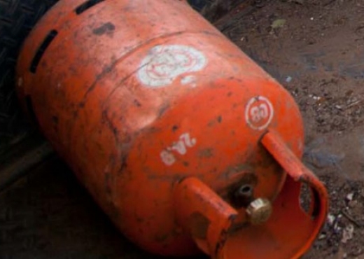 Durrës, shpërthen bombola e gazit në shtëpi, plagoset çifti