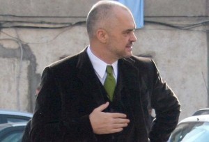 Lirohen nga policia studentët që qëlluan Ramën me vezë