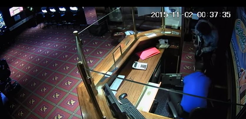 Video/ Pamjet e tmerrit gjatë grabitjes në kazinonë e Sarandës