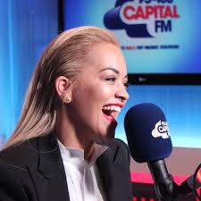 Rita Ora surprizon me coverin e “Hello”, të Adele  (Video)