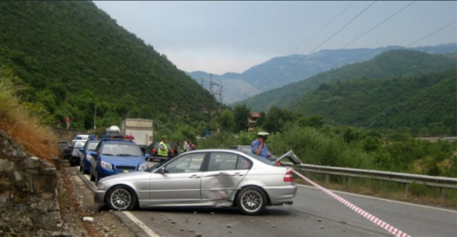 Arrestohet i dehur Ramiz Alia, përplas “Toyotën” e tij me një makinë tjetër