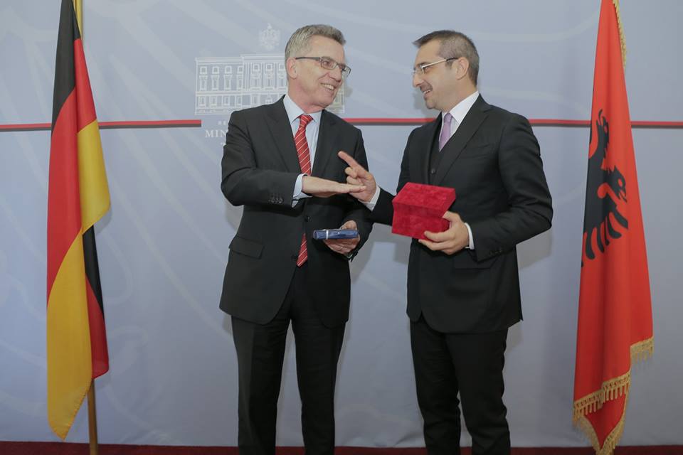 Ministri gjerman nxjerr bllof Tahirin: Më pyeti se nga vijnë azilkërkuesit shqiptarë në Gjermani!