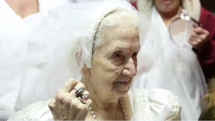 Në Greqi, 33-vjeçari martohet me 85-vjeçaren, nusja bëri të vështirën