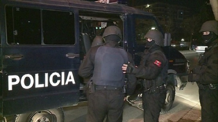 Pas orës 23:00, qindra të rinj përfundojnë në komisariat pa arsye