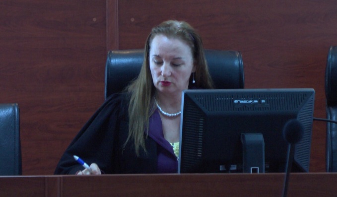 Paditet gjyqtarja e Durrësit për pastrim parash deri në 1 milion dollarë