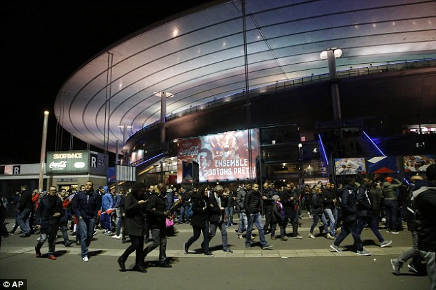 Sulmet në Paris/ Një kamikaz 16 vjeç do të hynte në stadium