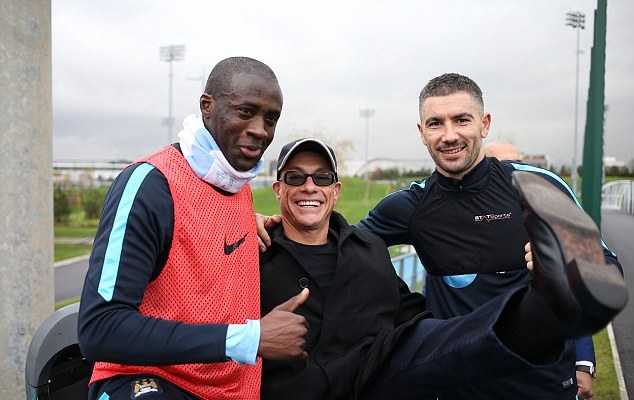 Jean-Claude Van Damme është tifoz i Manchester City-t