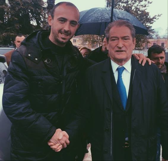 Krijoi këngën “E-Drama”, ndalohet nga policia