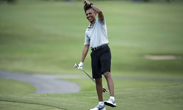 Presidenti Barack Obama duke luajtur golf