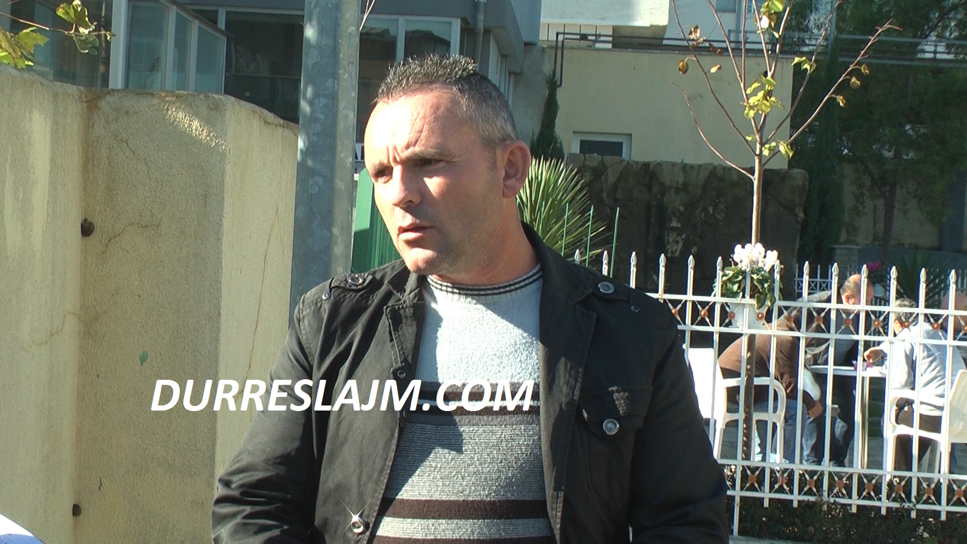 VIDEO/ Vëllai i viktimës në Manëz: Ishte një masakër, vëllai s’kishte konflikte me njeri