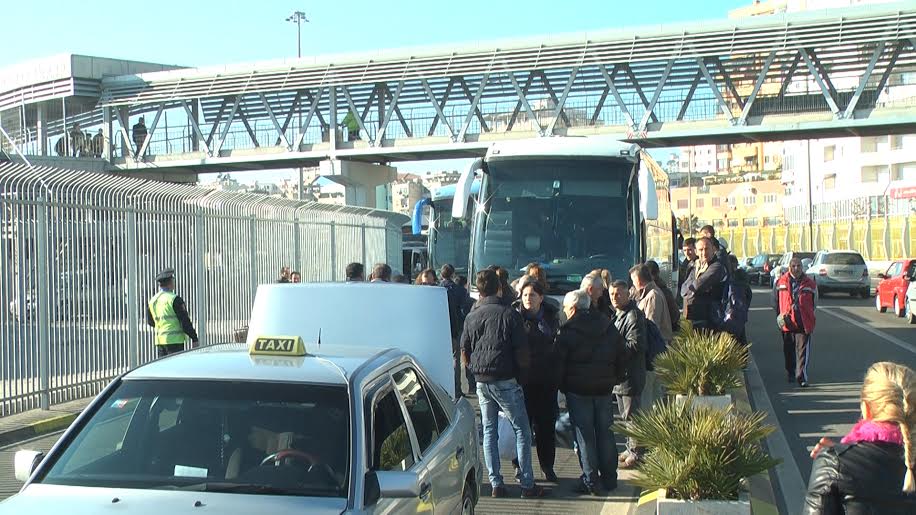 Fluks emigrantësh në port për festa. Kthehen edhe 1 mijë azilkërkues nga Gjermania (Foto)