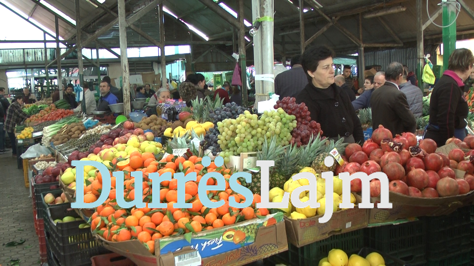 Bie xhiro në treg, kriza ka përfshirë të gjithë konsumatorët. Çmimet nën minimumin e tyre historik (Video)
