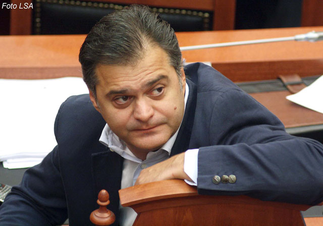 Imamët në gjyq quajnë Ben Blushin qafir. “O Allah, dënoje!”