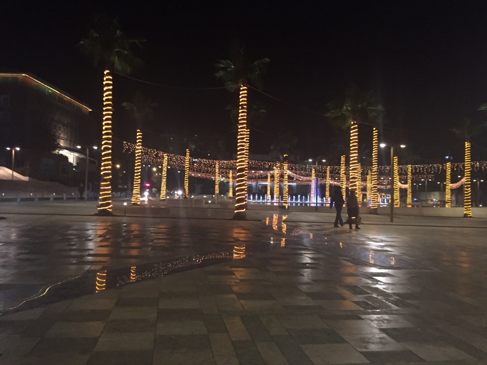 Fotolajm/ Nis dekorimi për festat e fundvitit në Durrës