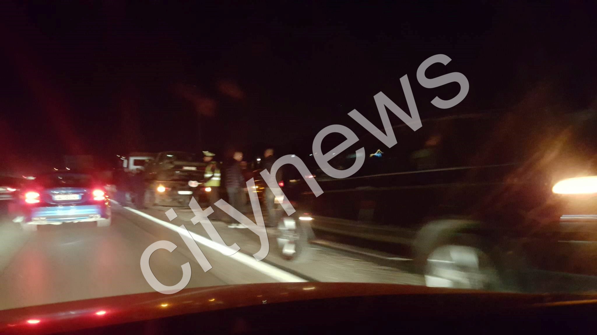 Aksident masiv në autostradë, 7 makina përplasen në Maminas