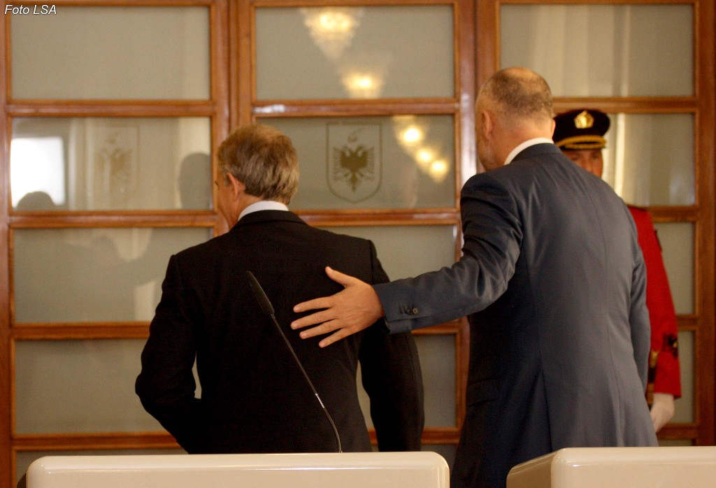 Nigeria ultimatum Toni Blerit: Po na vjedh si Shqipërinë, largohu brenda 7 ditësh!