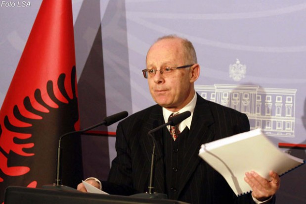 Shkëlqim Cani i shkruan të akuzuarit për vjedhjen e 2.2 milionë eurove: Je modeli i sipërmarrjes së ndershme!