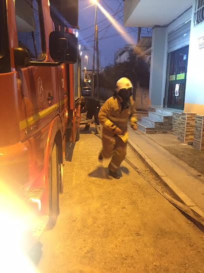 Lajm i fundit/ Shpërthen zjarri në një banesë në Durrës (Foto+Video)