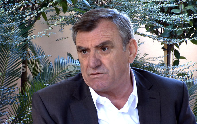 A u qëllua në protestë me vezët e firmës së Agron Dukës? Ja si përgjigjet ai