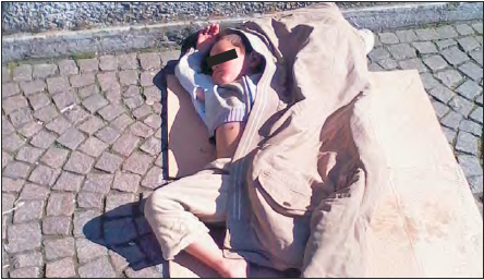 Vdes një tjetër foshnjë nga i ftohti. Prindërit: Flinim jashtë