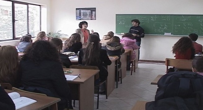 Në 2016 mësuesve u rritet paga me 2 mijë lekë