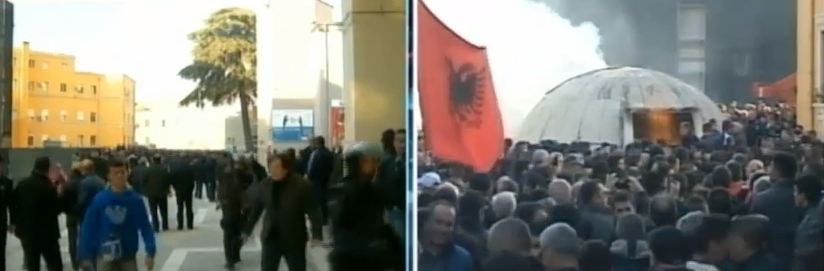 Tirana del jashtë kontrollit, flakë, gurë e kaos