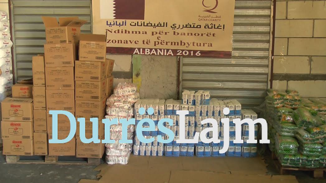 Qeveria e Katarit ndihmon të përmbyturit në Shijak, qeveritarët tanë bëjnë show (Video)