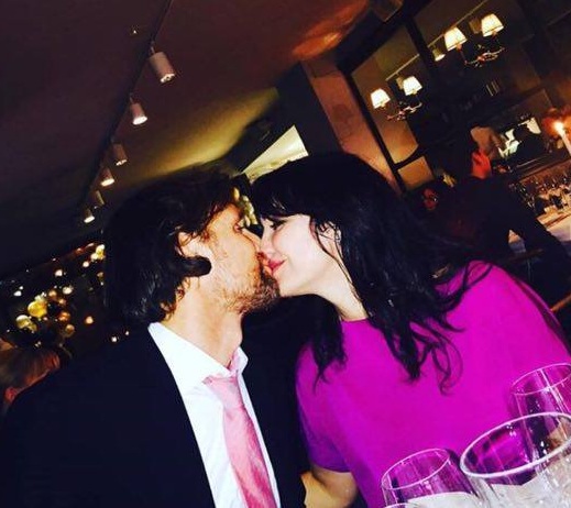 Sadije Berisha prezanton të dashurin, foto me puthje në buzë