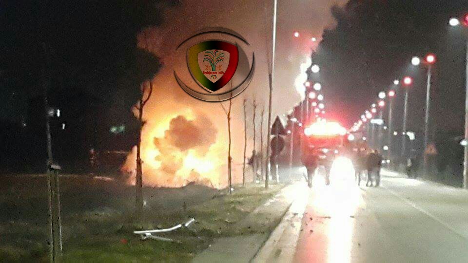 Rinas, “Porsche”-i përplaset me shtyllën dhe shpërthen në flakë (Foto)