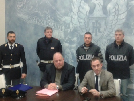 Shqiptarja kërcënon ish-të dashurin: 20 mijë euro ose videot intime në internet