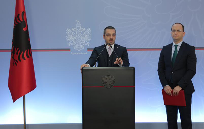 Ministrat Tahiri dhe Bushati: Fillon regjistrimi i shtetasve jashtë vendit