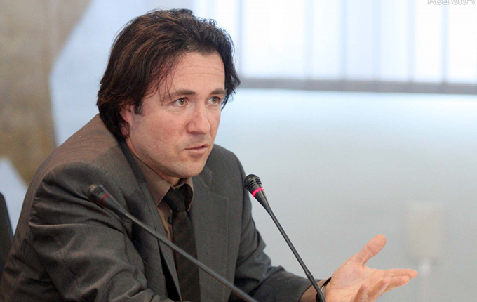 Buzë, By&#8230;, Botoks