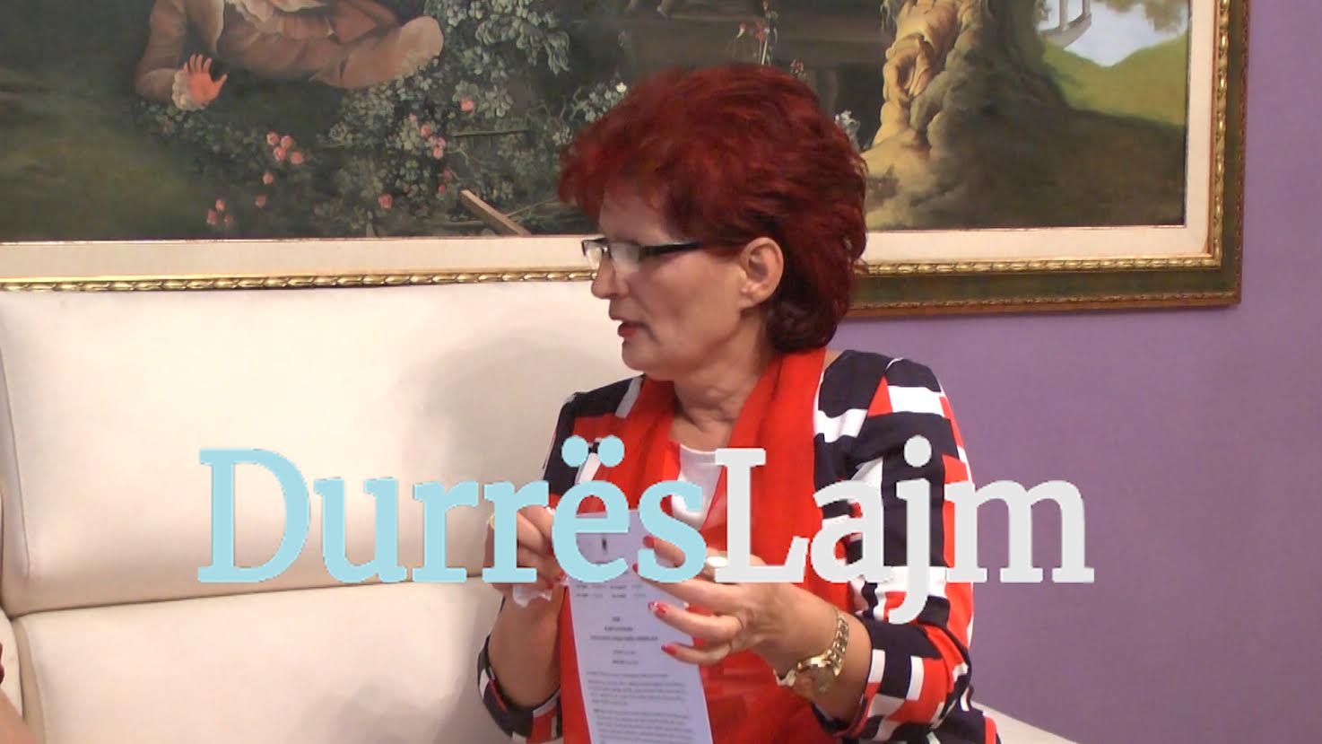 Skandali/ Gjykatësja e Durrësit “marton” 63-vjeçaren durrsake me një burrë nga Shkodra (Video)