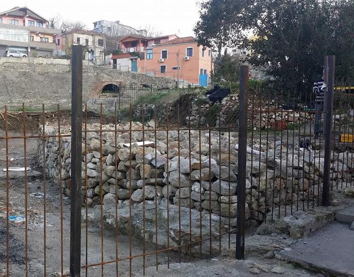 Fotolajm/ Durrës, prishen shtëpitë, nis rrethimi i përkohshëm i amfiteatrit