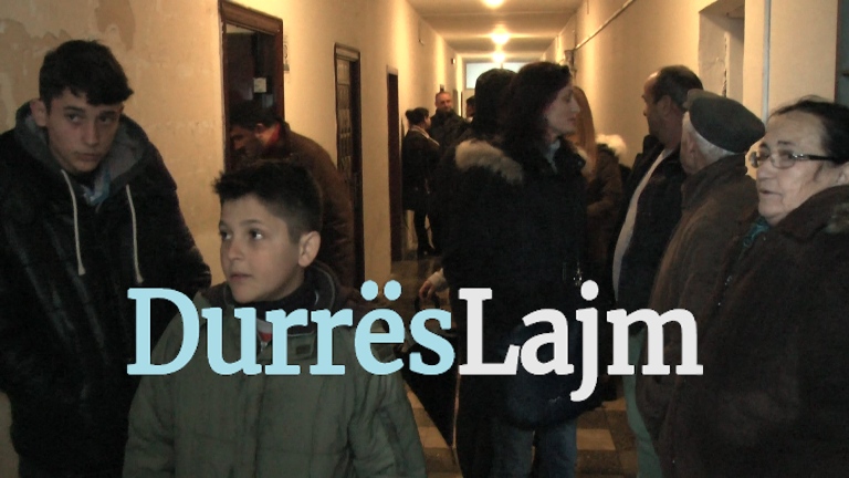 Problemi me pasaportat, revoltohen emigrantët: Çfarë shteti është ky? Mbetëm si endacakë