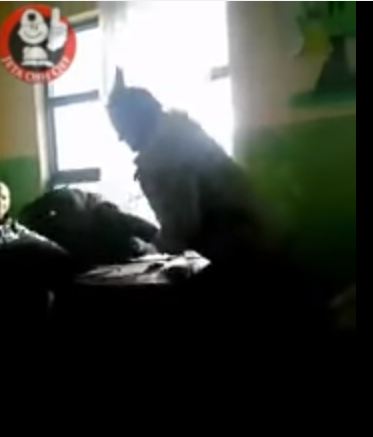 Rrahu nxënësin në klasë, mësuesi ndalohet dhe nga policia e Durrësit