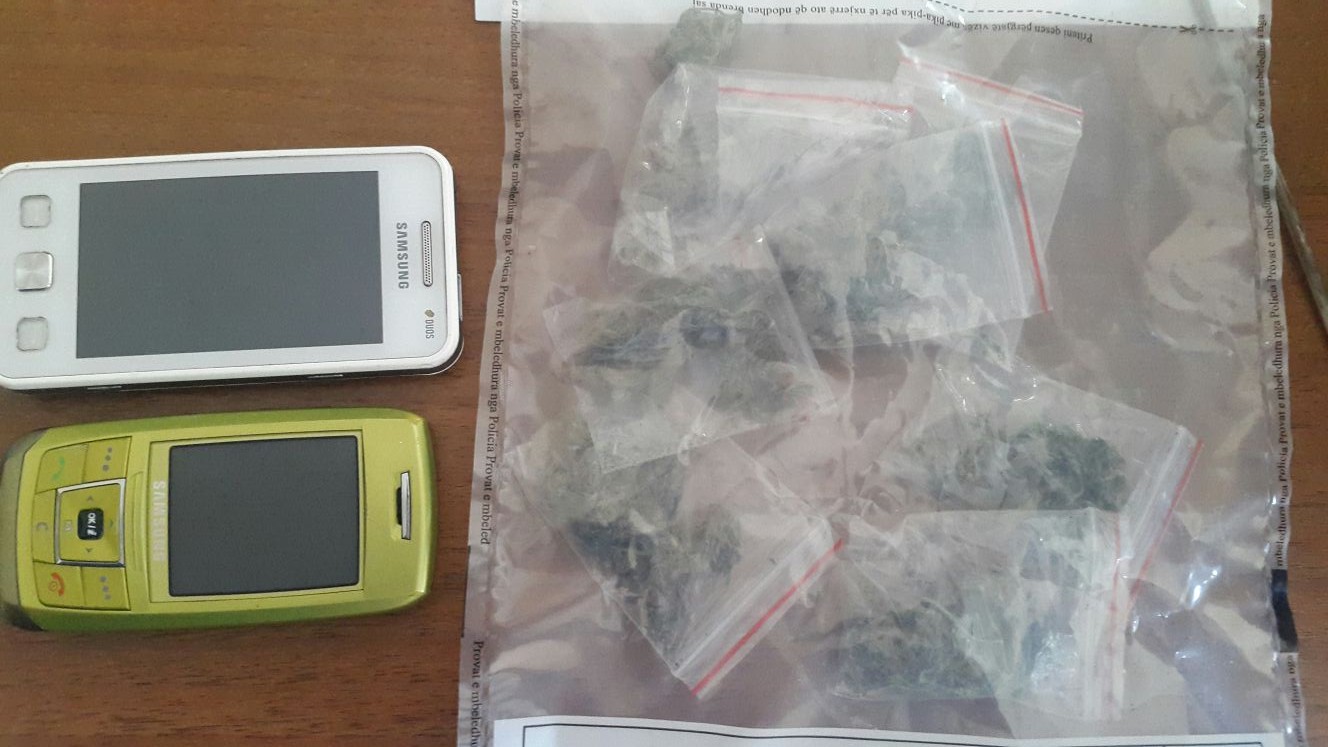 Pranga të riut në Durrës, u kap me 14 gramë kanabis