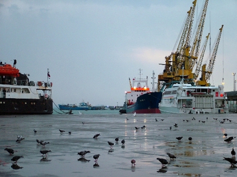 Moti i keq, vijon puna normalisht në portin e Durrësit