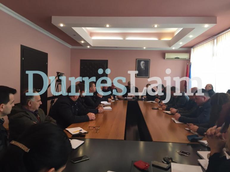 Përmbytjet masive mbledhin Shtabin e Emergjencave: Biznesi durrsak të na ndihmojë