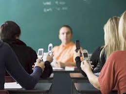 Durrës, përdorimi i telefonave nga mësuesit, problem shqetësues në shkolla