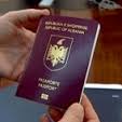 Durrës: Emigrantët në radhë për pasaporta