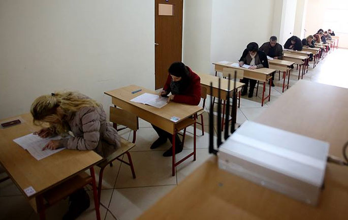 Testimi i administratës, pas festave 16.000 punonjës në provim