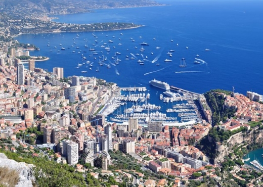 Cristiano Ronaldo blen një super hotel në Monaco